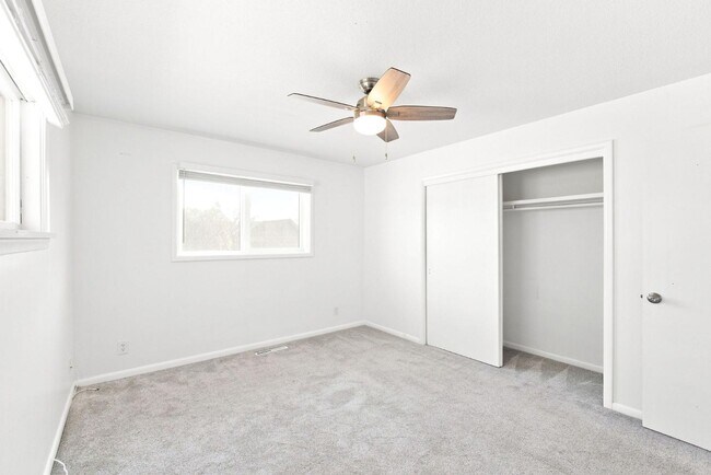 Building Photo - 204 Dove Ave