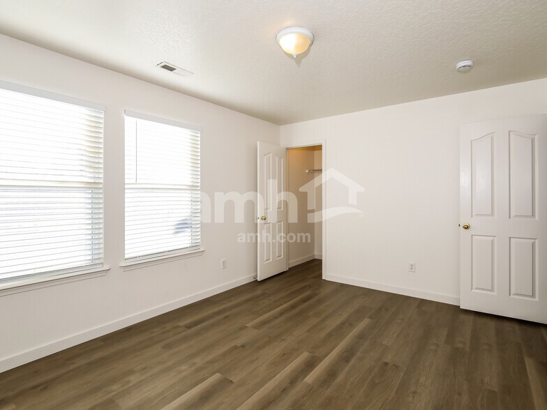 Building Photo - 12930 Hayes St