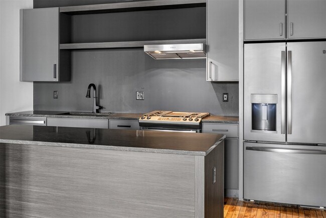 Building Photo - 2647 Locust St