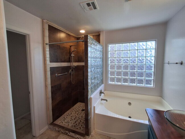 Building Photo - 29109 N Yellow Bee Dr