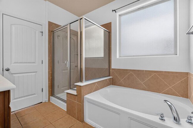 Building Photo - 2627 Garlic Creek Dr