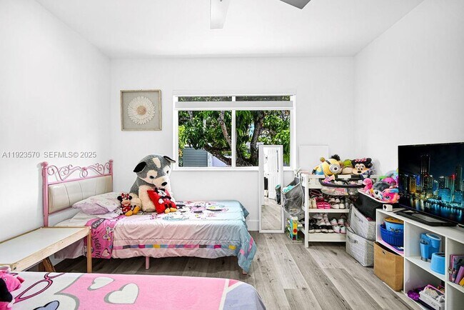 Building Photo - 876 NE 81st St