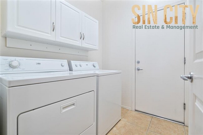 Building Photo - "Charming 3-Bed Haven with 1,718 Sq. Ft. of Comfort in Sun City Aliante!"