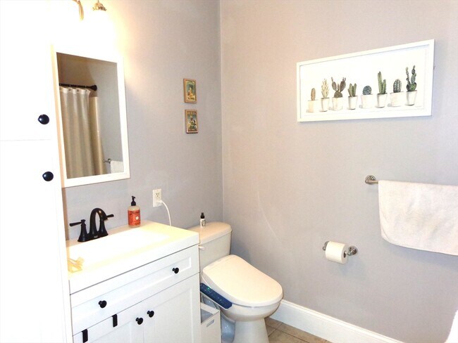 Building Photo - 17 Robbins St