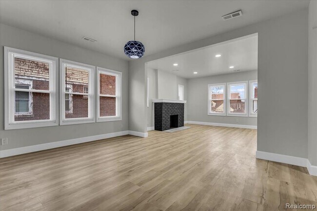 Building Photo - 14112 Mettetal St