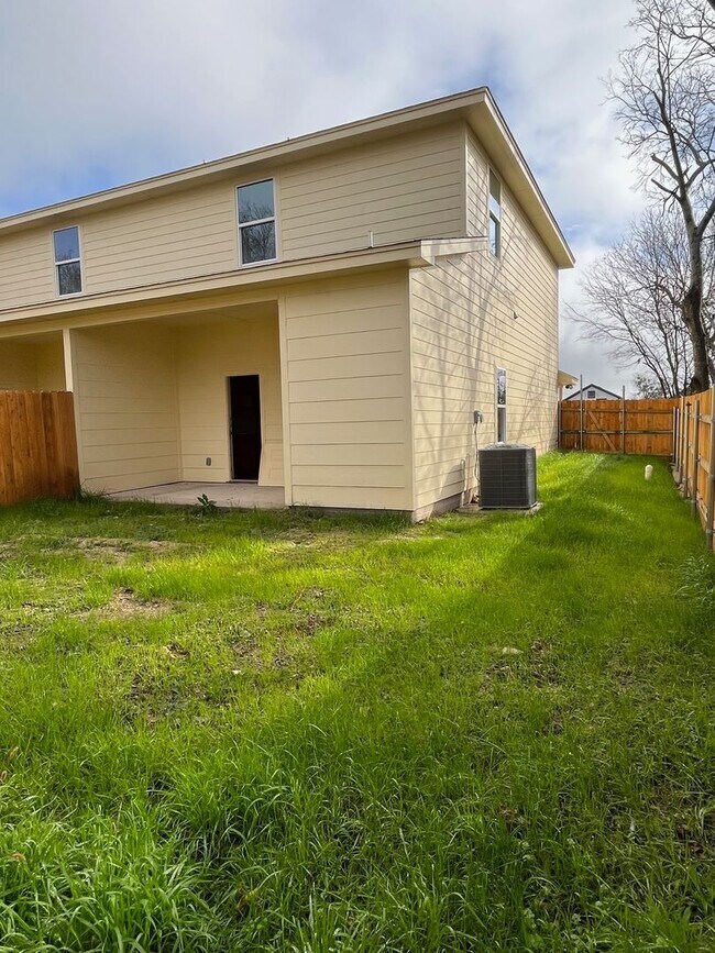 Building Photo - 213 W Dunn Ave