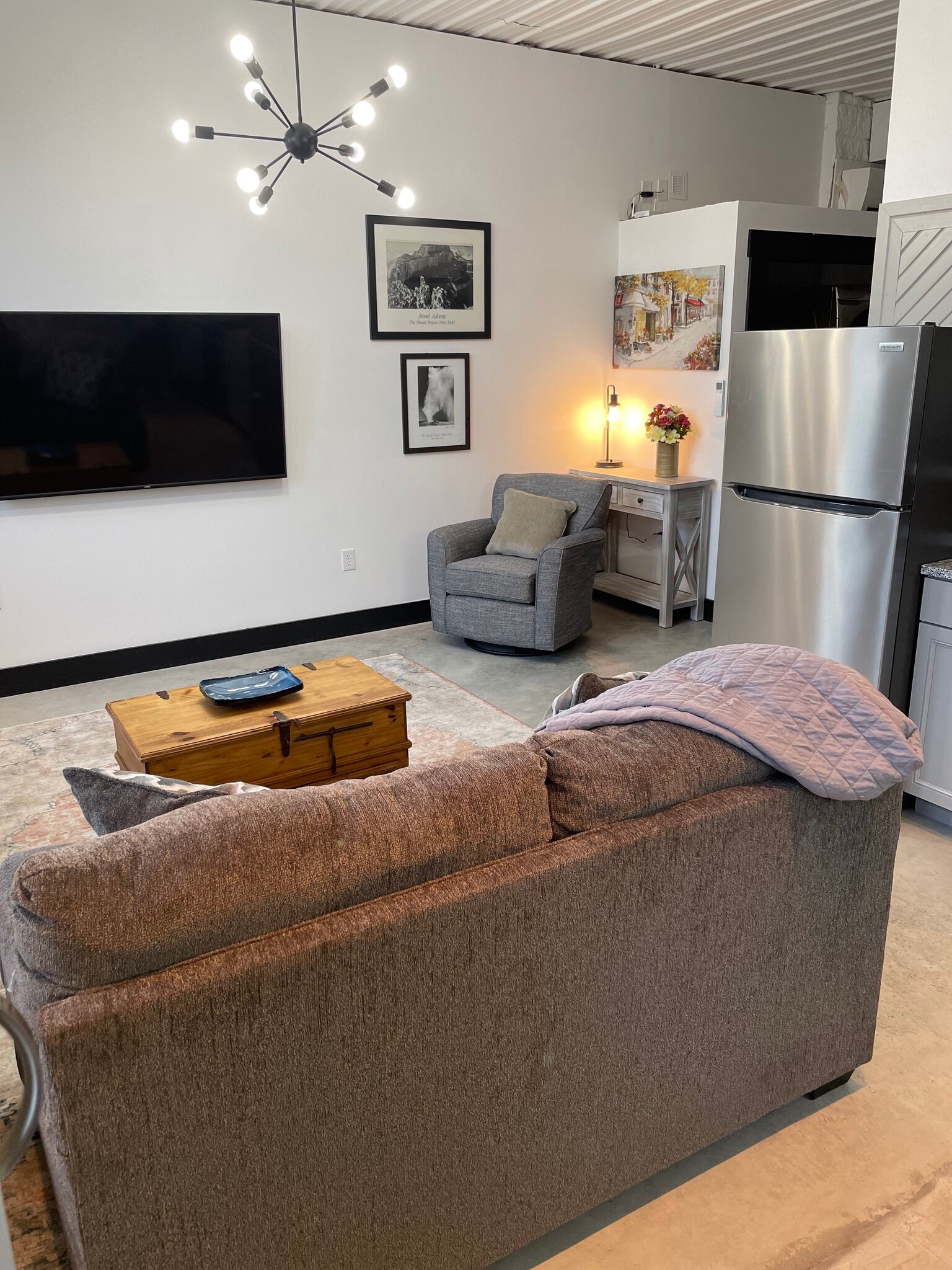 Building Photo - 475 S Hickory St