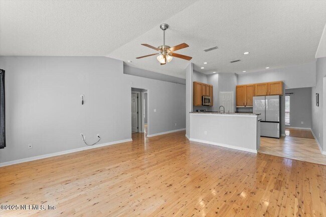 Building Photo - 1333 Lindseys Xing Dr