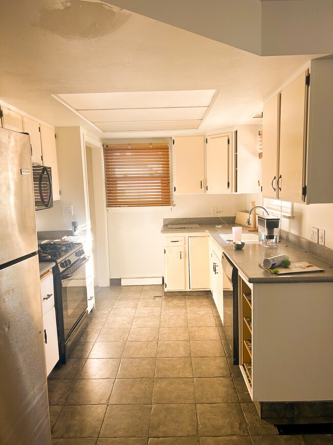 Building Photo - 1721 S Shoshone St