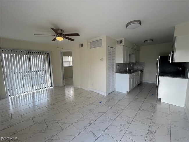 Building Photo - 5315 Summerlin Rd