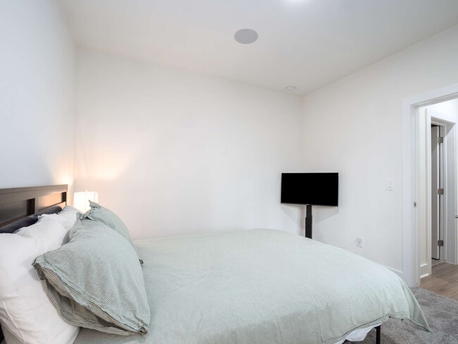 1st floor bedroom - 1371 Lyle Ave