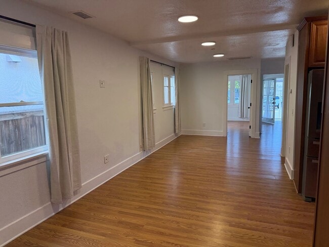 Building Photo - 603 8th St