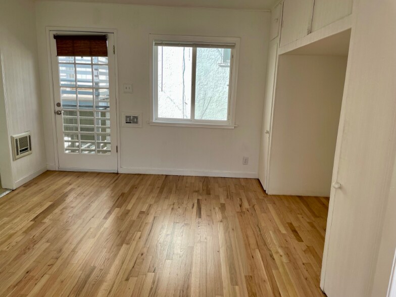 Building Photo - 446 S Oakhurst Dr