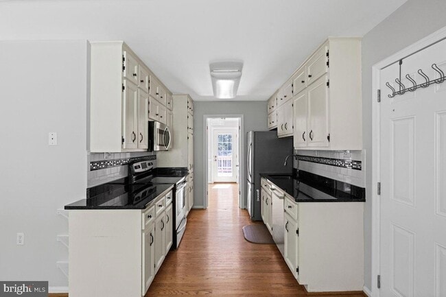 Building Photo - 39225 Foxhill Rd