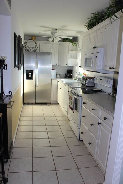 Building Photo - 960 Apollo Beach Blvd