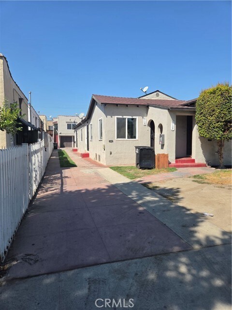 Building Photo - 8139 Beechwood Ave