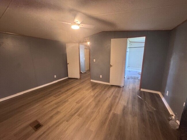 Building Photo - 58 Lakewater Dr