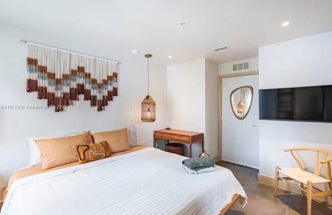 Building Photo - 481 NE 29th St