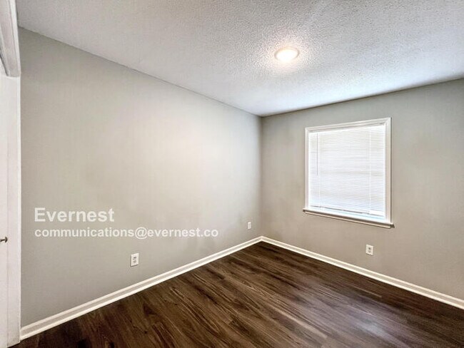 Building Photo - Beautiful 4-Bedroom Home with Spacious Liv...