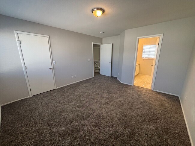 Building Photo - 10256 Grecian Laurel Ct