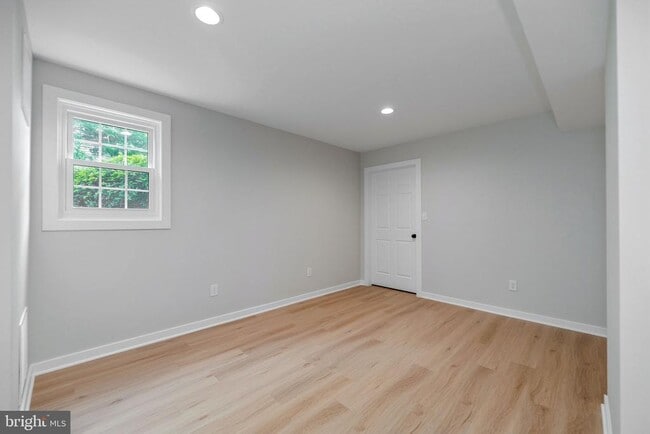 Building Photo - 561 Tiffany Ct