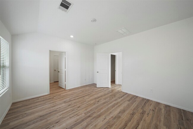 Building Photo - 307 Flower Reed Ct