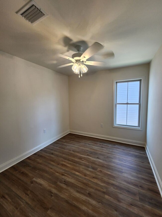 Building Photo - !!New Construction!! NEAR Pinegrove Elementary/Middle - 4BR Home with Granite Countertops, LVP Fl...