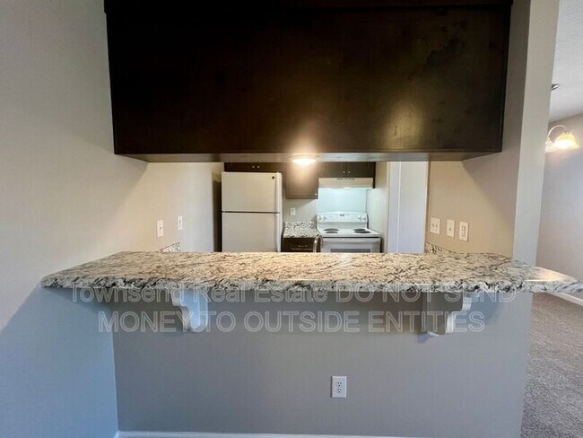 Building Photo - 1425 Ireland Dr