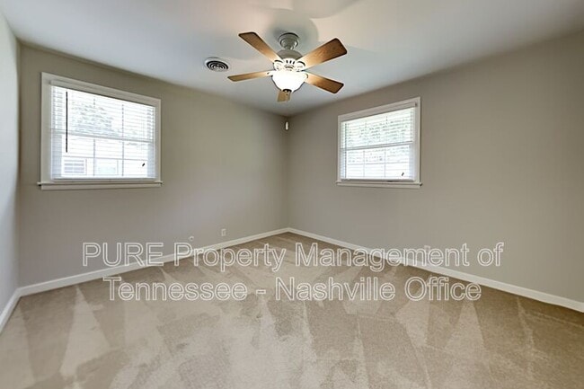 Building Photo - 573 Whispering Hills Dr
