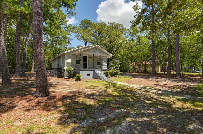 Building Photo - Charming 2 Bedroom Home, close to USC & lo...