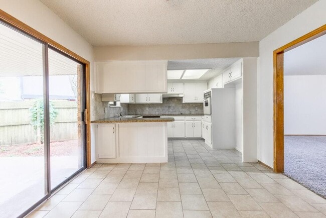 Building Photo - 1324 Kelly Park Rd