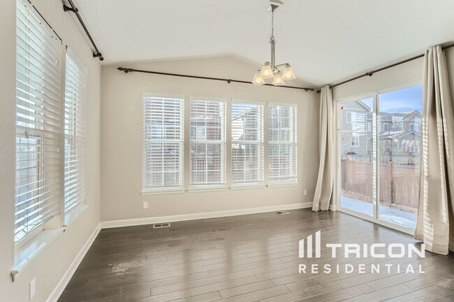 Building Photo - 10787 Hillsboro St
