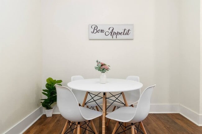 Building Photo - 713 1/2 Johnson Ave