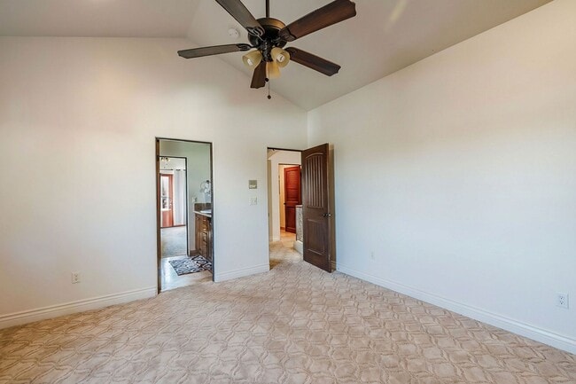 Building Photo - 2403 Alvord Ln