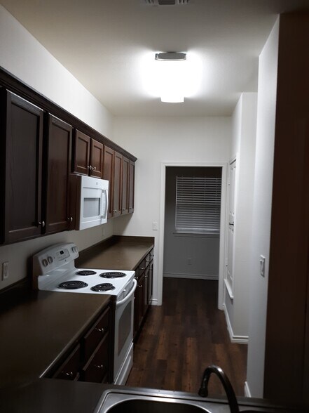Building Photo - 4241 Castlegate Dr