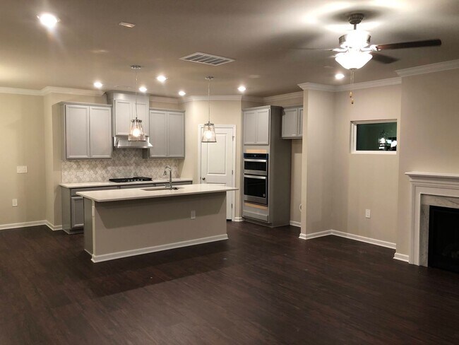 Building Photo - Modern 5 Bed | 3 Bath House in Cary