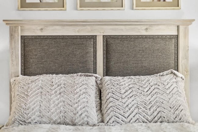 Building Photo - 2641 Scrapbook St