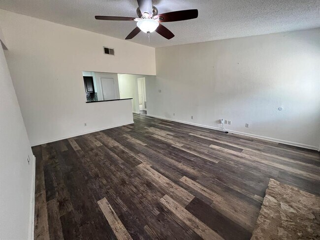 Building Photo - 3303 Galesburg Dr