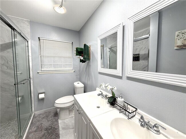 Building Photo - 404 N 16th St
