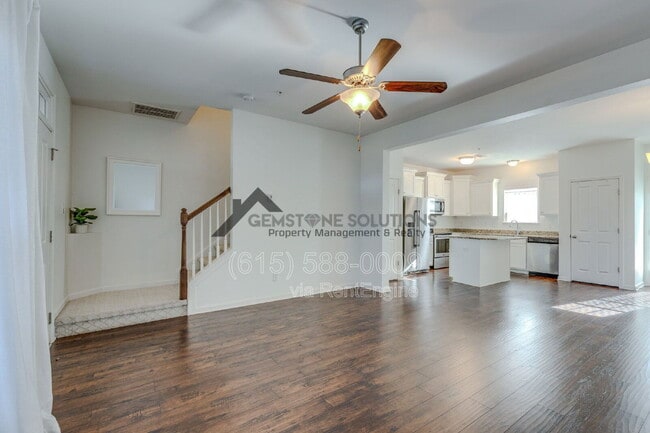 Building Photo - 304 Oldbury Ln