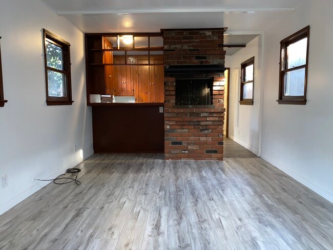 Building Photo - 4845 Agnes Ave