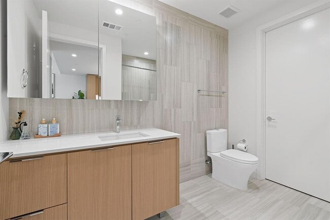 Building Photo - 44 East Ave