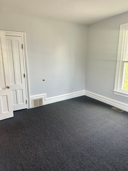 Building Photo - 15-17 Westlake Avenue, #17