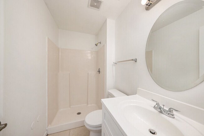 Building Photo - 1020 Brenton Leaf Dr