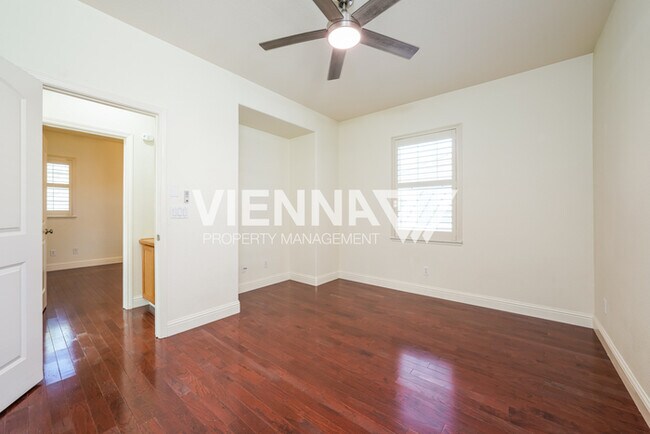 Building Photo - 48 Villa Gardens Ct
