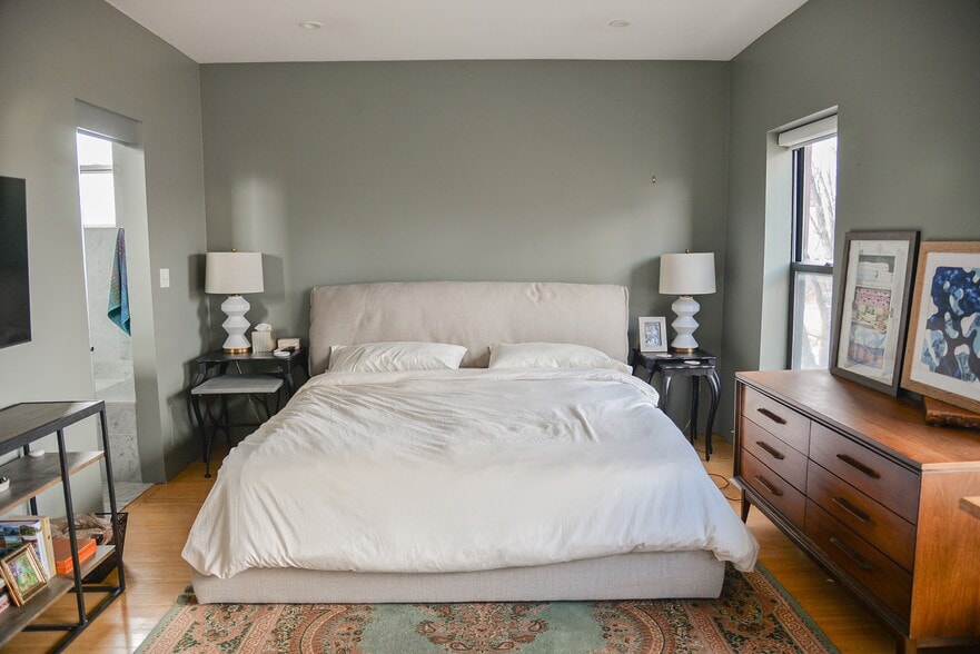 Recently painted/neutral grey walls - 1811 W 17th St