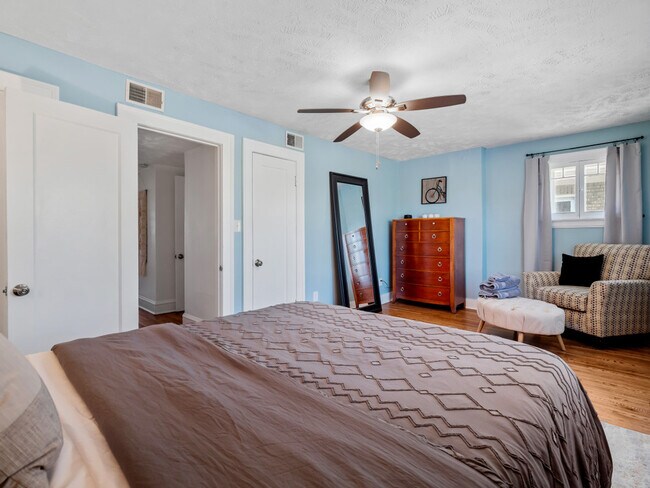 Building Photo - 3222 West Blvd