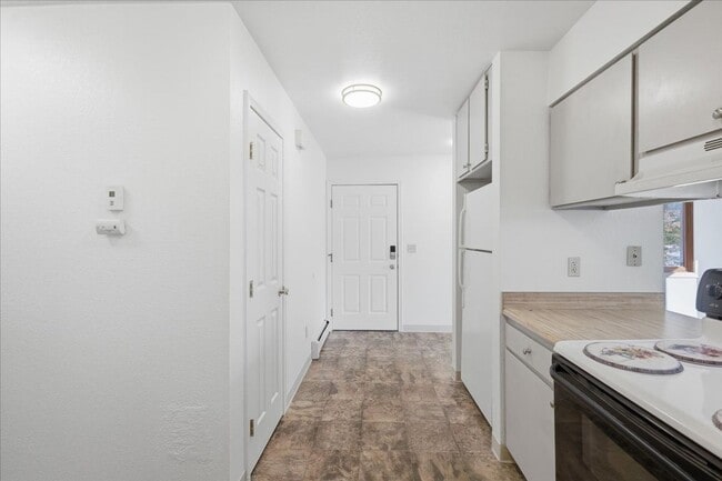 Building Photo - 900 N Wesglenn Cir