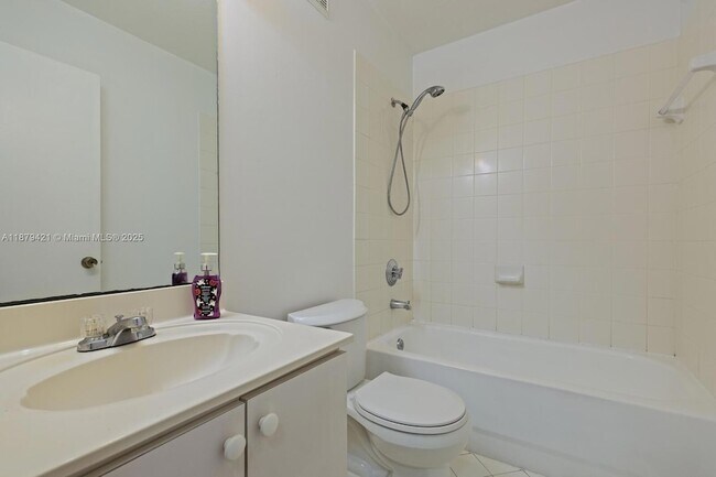 Building Photo - 990 NE 33rd Terrace