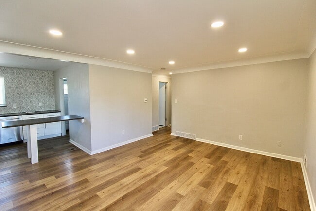 Building Photo - 3614 N Monaco St Pkwy